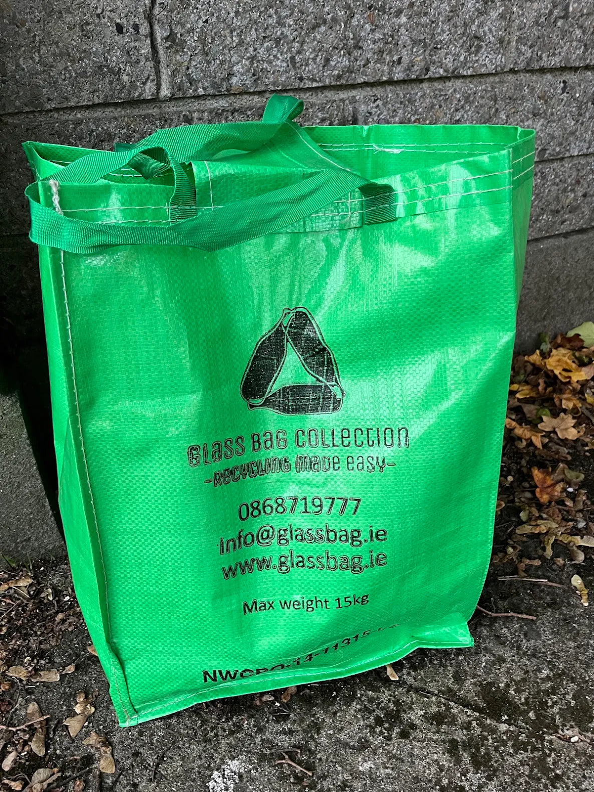 Close-up of an empty reusable GlassBag, used for bottles and jars rather than drinking glasses or mirrors.
